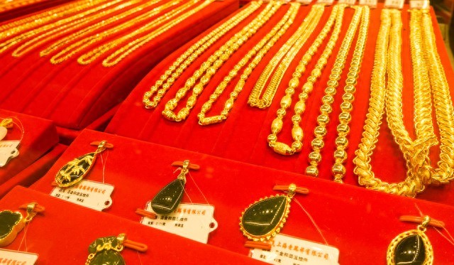 金价风险解析：全球经济波动下投资者需警惕的潜在威胁